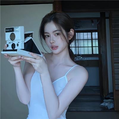 戴红头巾的女孩